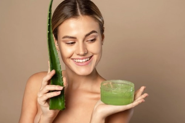 ماسک آلوورا برای روشن شدن پوست